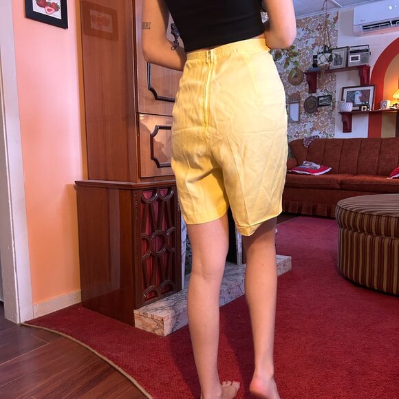 1970s union made yellow pleated side zip shorts - Picture 7 of 12